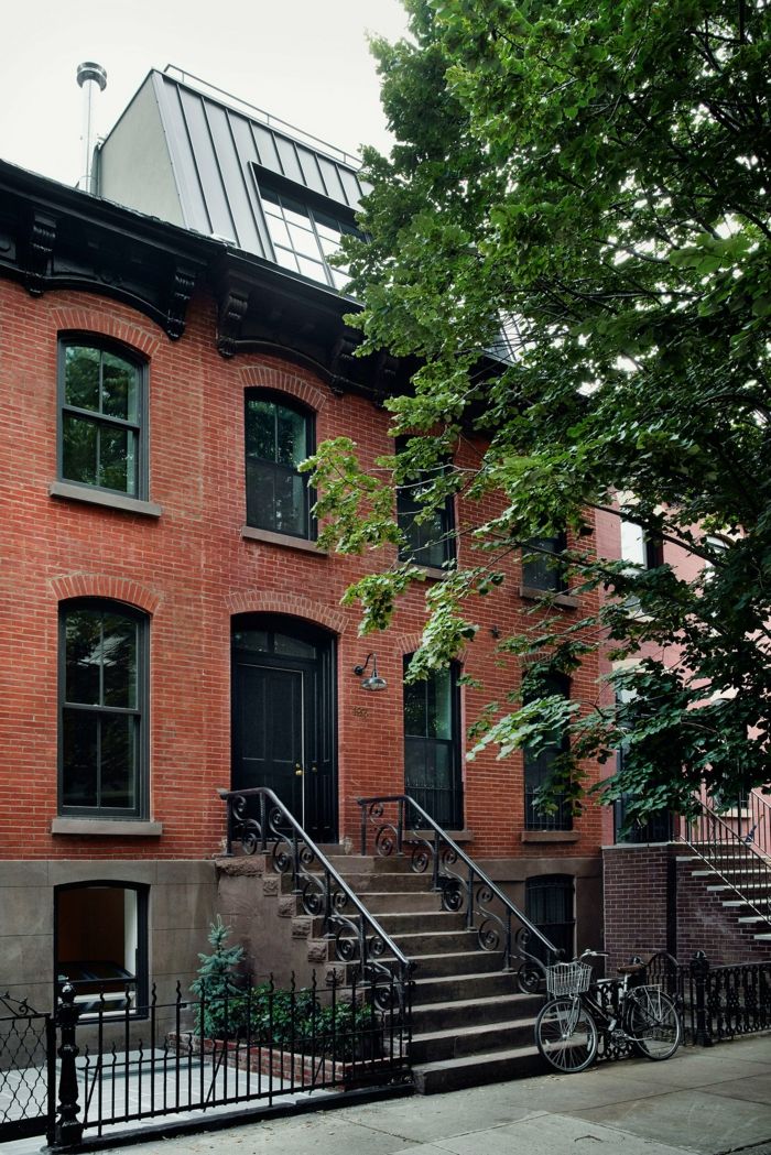 Stadthaus im Besitz von Rony Vardi-Der Sandsteinaltbau verfügt über vier Schlafzimmer und drei Badezimmer-Einfamilienhaus zweistöckig Luxushaus New York