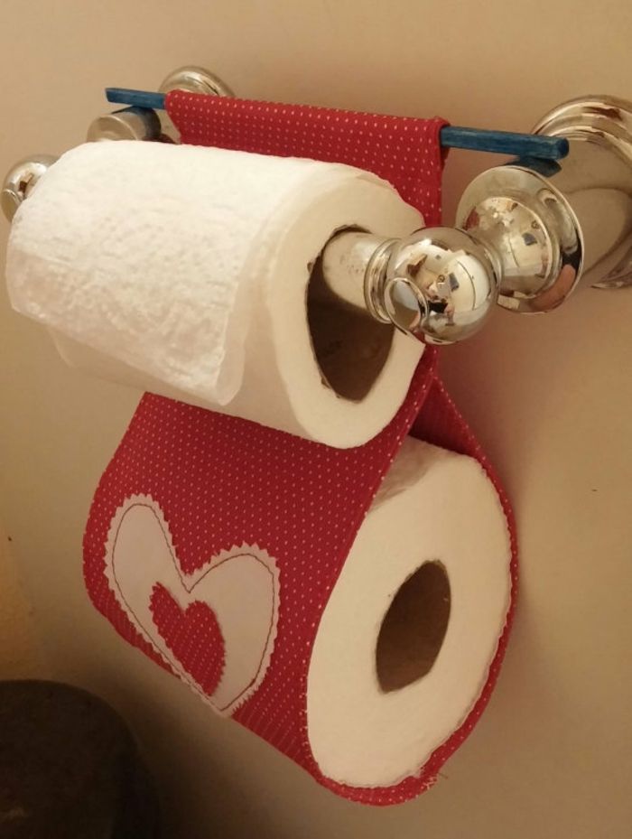 Toilet paper holder in red - Unique bathroom decorating ideas