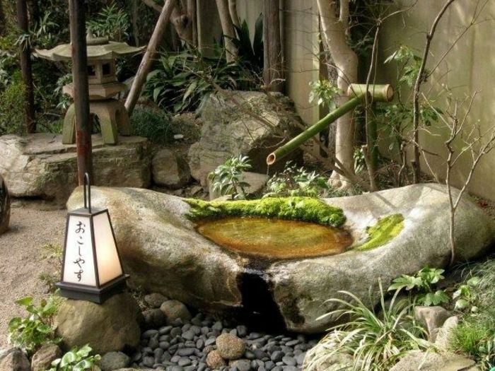 Tsukubai und Steinlaterne-Gartengestaltung