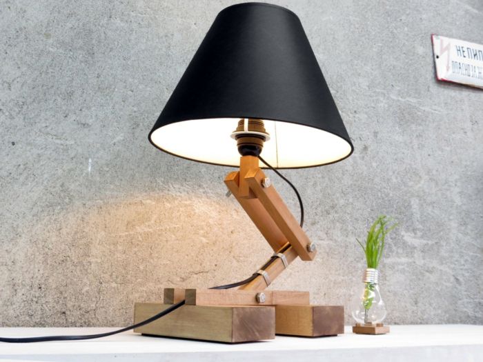 Adjustable height and discreet light table lamp work table