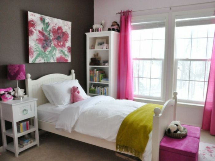 Wall in gray and colorful accents-teenage girl's bedroom
