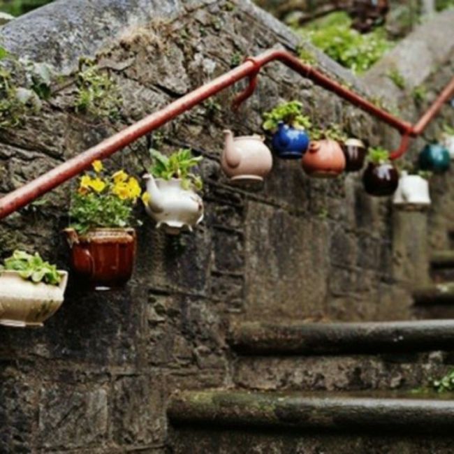 alte Gegenstände als Blumentöpfe für den Garten Gartendeko - Ideen