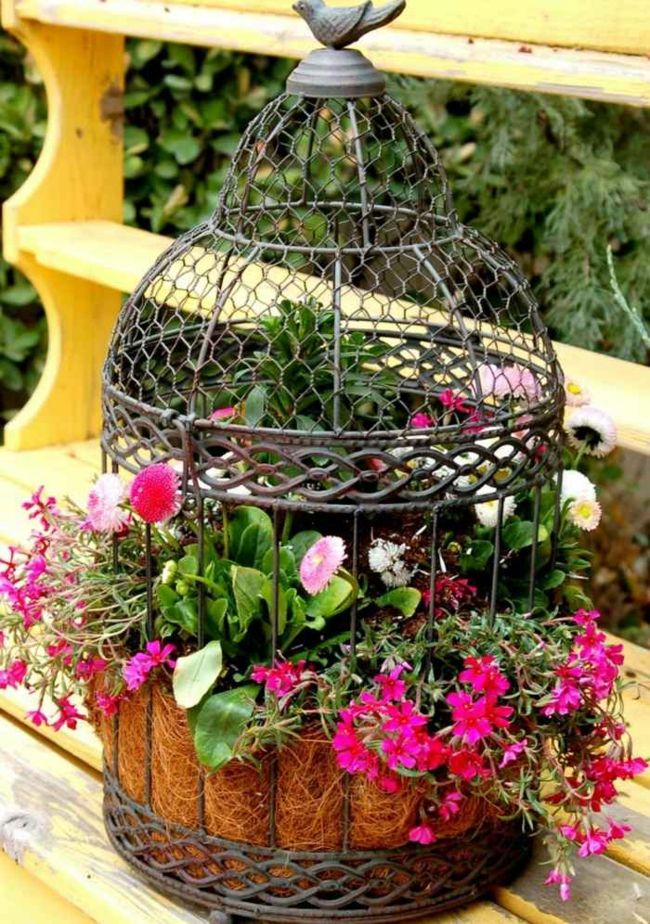 use old objects as garden decorations garden decoration ideas