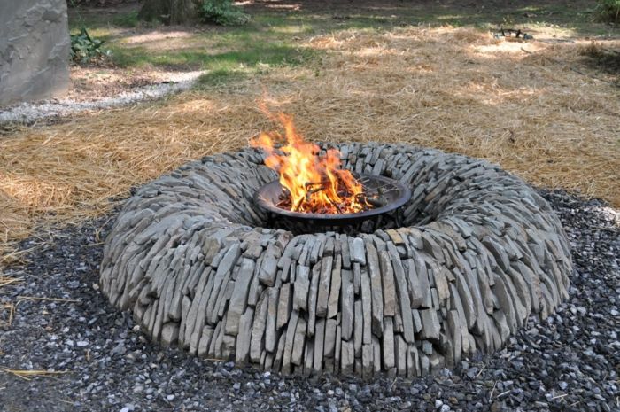 the living fire in the garden decoration for the garden