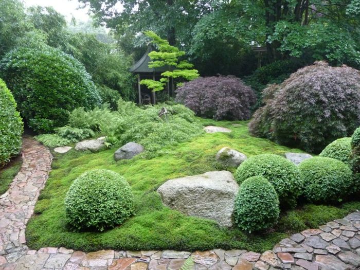 Japanese garden with small hut garden design