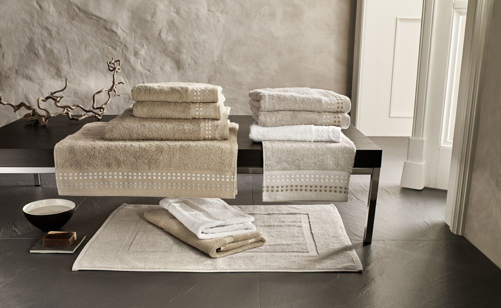 Bath mats and bath towels in nude color bathroom accessories