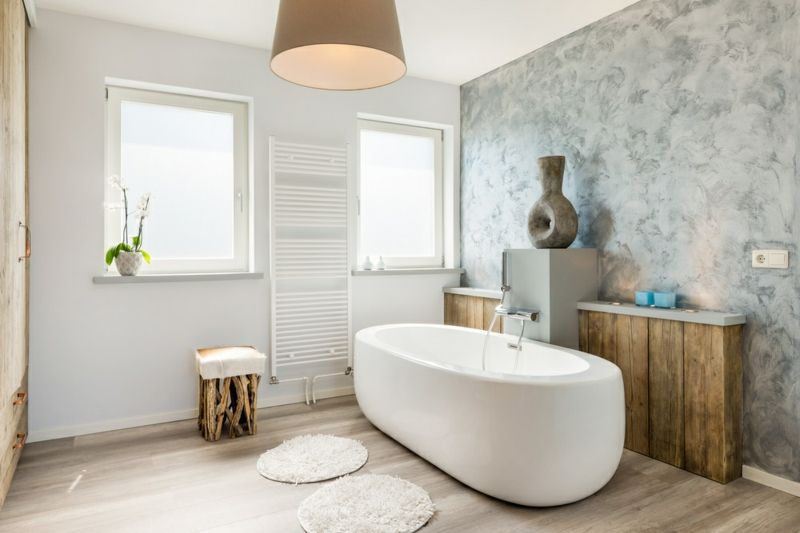 Badezimmer Farben Holzelemente ovale Badewanne