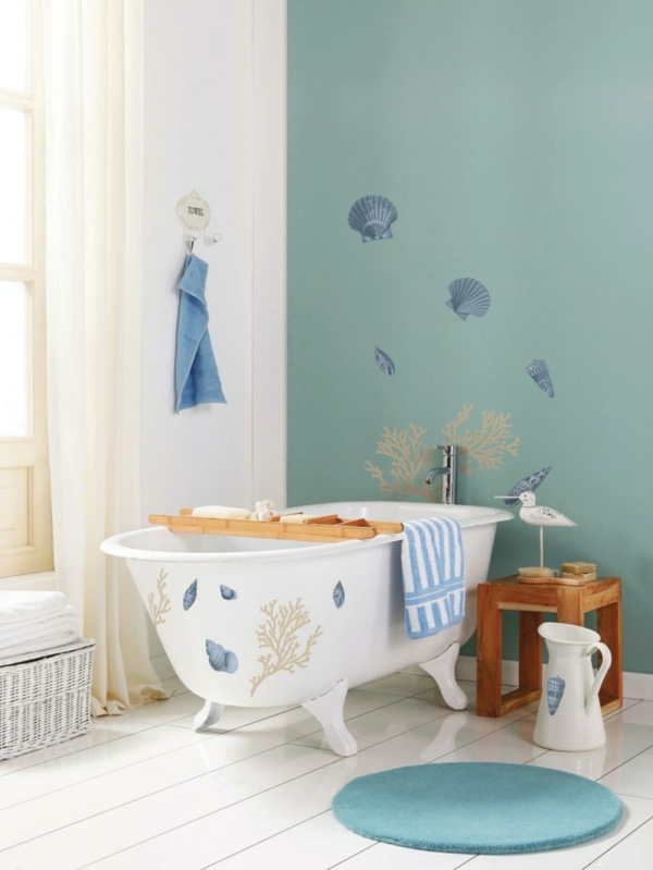 Decorate the bathroom with a maritime theme