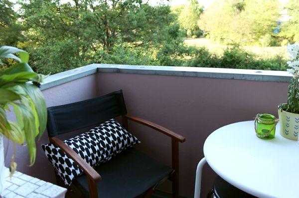 Balkoneinrichtung schwarz-weiß Outdoor-Möbel