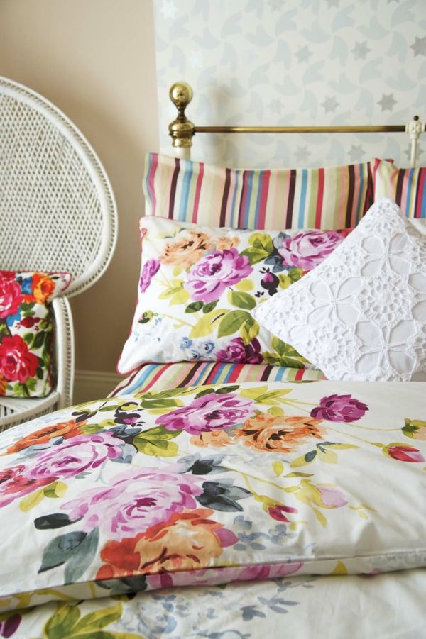 Flowery with bed linen