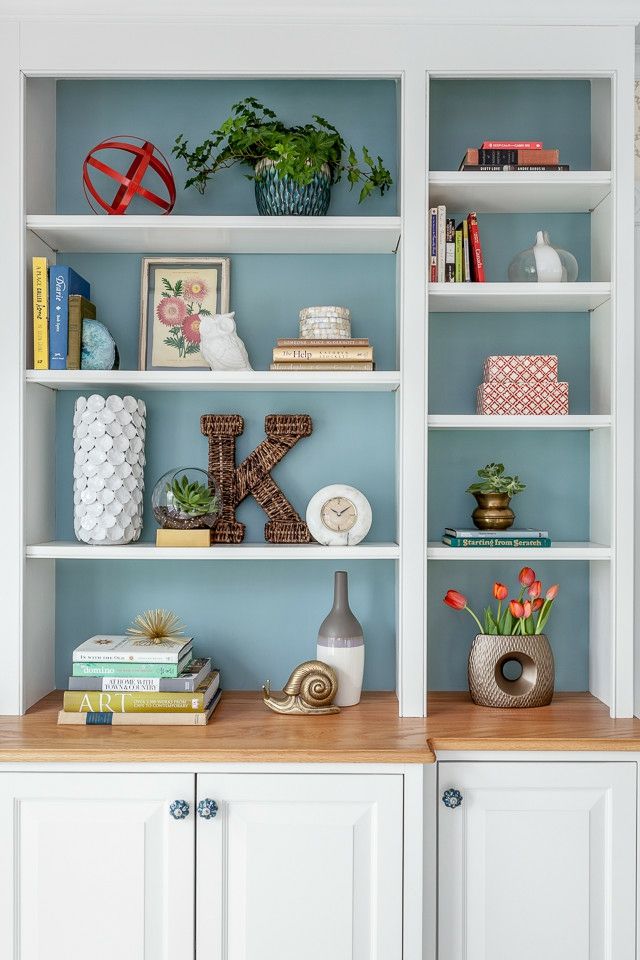 Bookcase in white and turquoise bookcase system