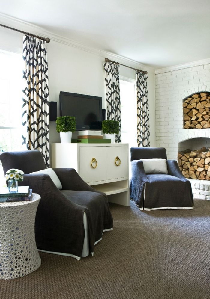 Damit der Fernsehen nicht im Mittelpunkt des Raumes steht-Wohnzimmer TV-Möbel Kunstpflanten Formschnitt Holzaufbewahrung