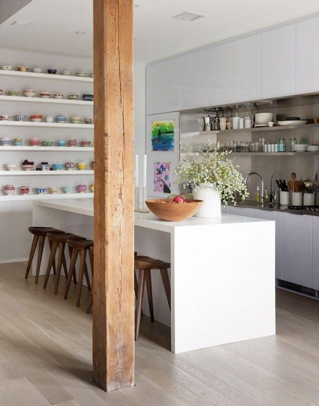 Deckenhohe Küchenausstattung-Küchenrenovierung Tassenregal weiß