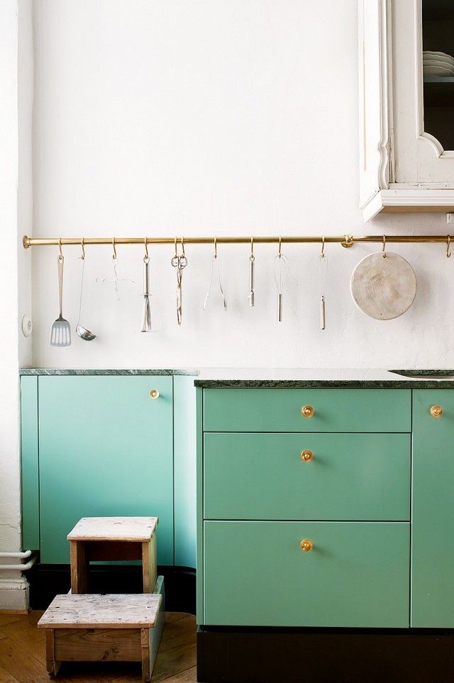 Give the drawers a new color - kitchen renovation mint green and white