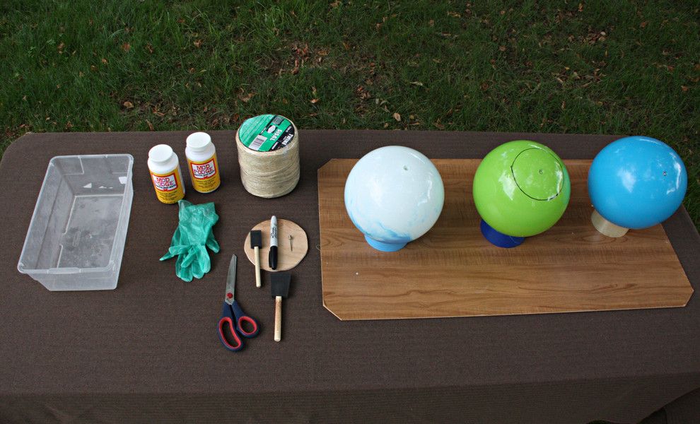 Design a storage table for the materials in the outdoor area - make a DIY lamp yourself