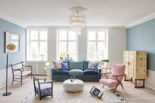 Combine feminine colors - living room accessories