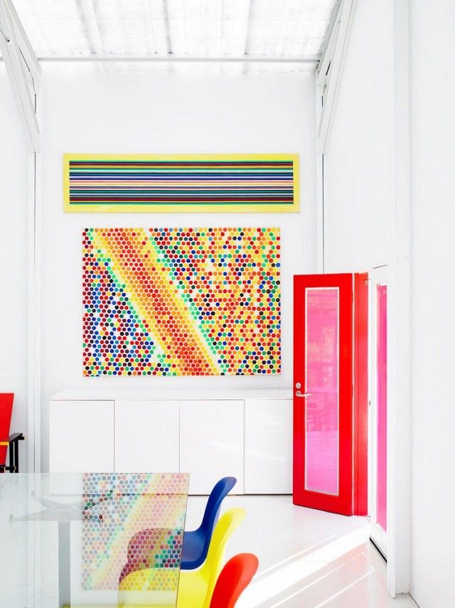 Art home accessories ensure a blaze of color