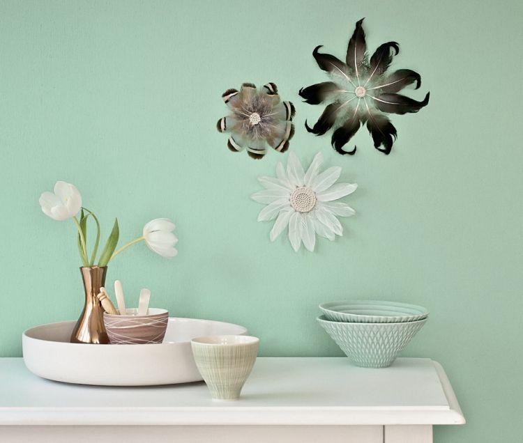 Decorate the wall with feathers