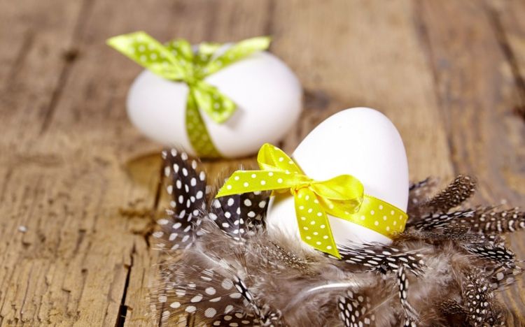 Easter decoration with feathers