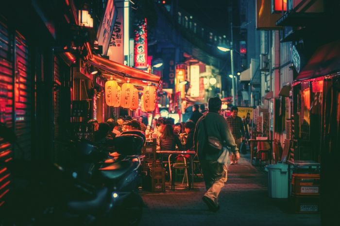 Restaurants bieten diverse Leckereien zu jeder Zeit des Tages oder Nachts-Tokio Nachtleben