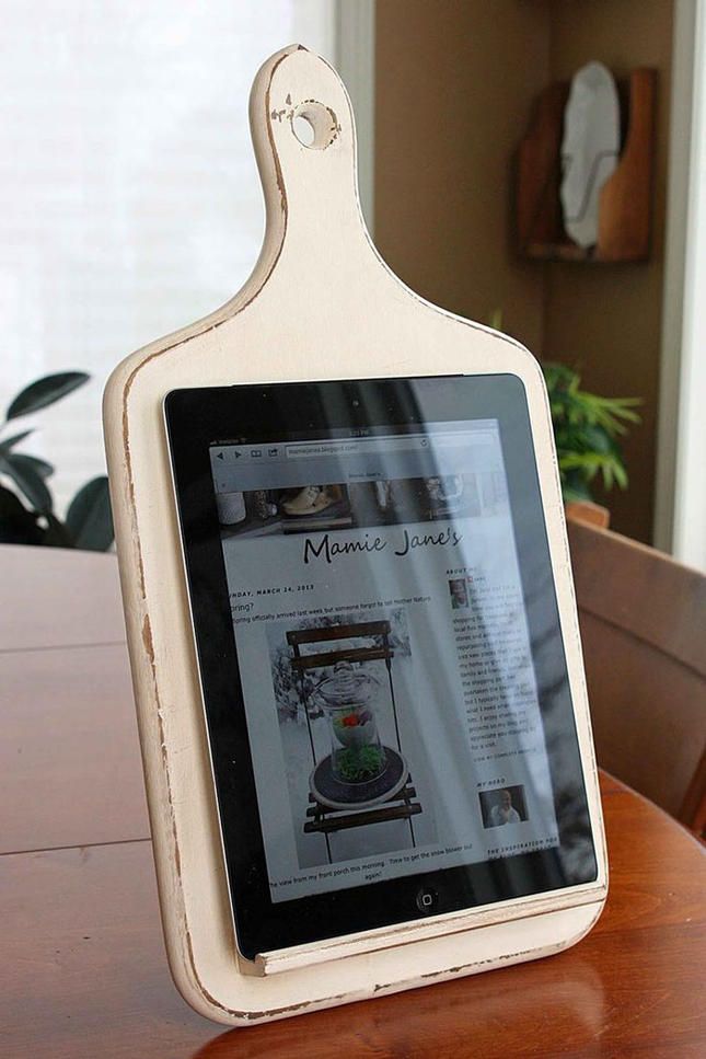 Cutting board for the iPad old article decoration idea
