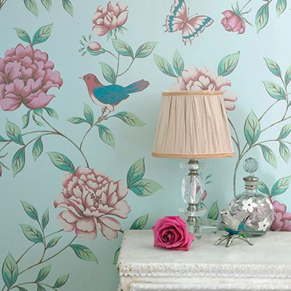 Wallpaper as a flowery wall decoration