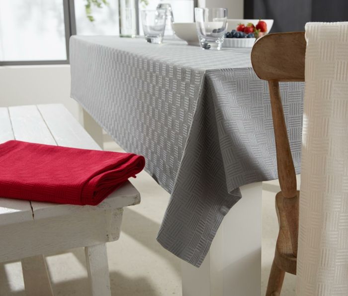 Elegant jacquard tablecloth