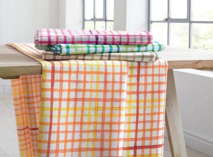 Table runner plaid pattern cheerful color combination