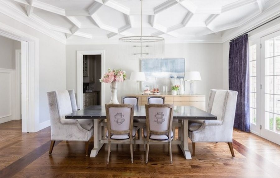 Set up a trendy dining room with a color effect serenity trend