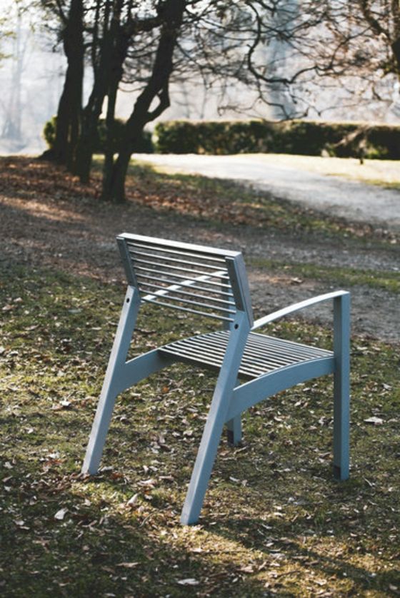 Zeitgemäßes Design mit klaren Linien-Außenstühle Bänke