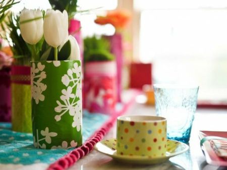 dotted flowers motifs Easter table decoration