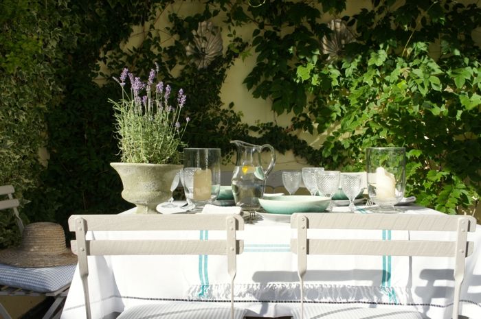 romantischer Garten mit französischem Flair-Idee zum Wohnen