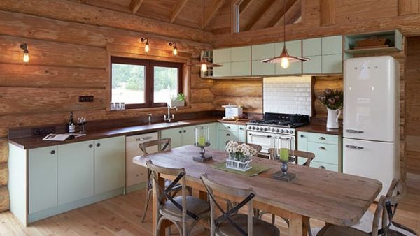 Dachgeschoss Küche Landhausstil Holzvertäfelung