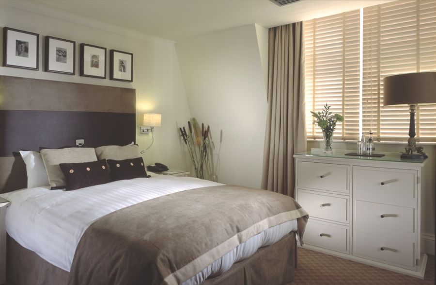 Schlafzimmer dachschräge feng shui: fensterbank dekoration 57 ...