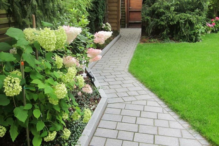 Gartenweg Bodenplatten Granit pflegeleicht