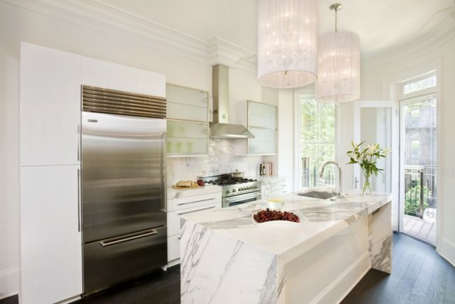 Kitchen island with elegant marble surface