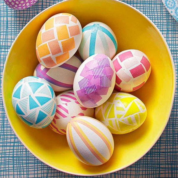 Table decor spring table pastel colors Easter eggs