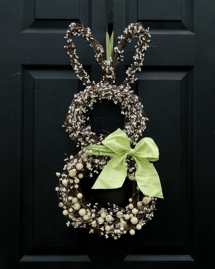 Do-it-yourself door wreath as an Easter idea