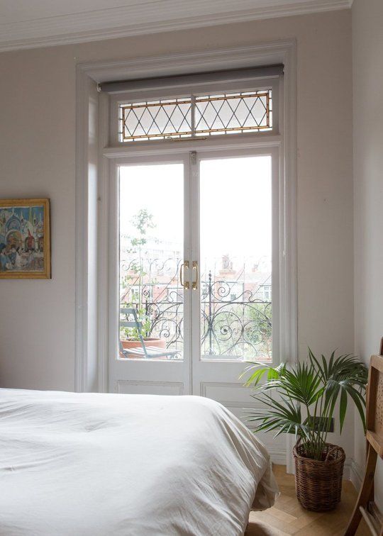 Vintage interior bedroom white balcony door design