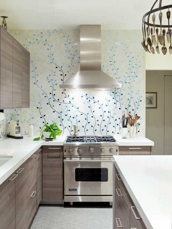 Wandgestaltung Küche Rückwand Blütenmotiv weiß blau