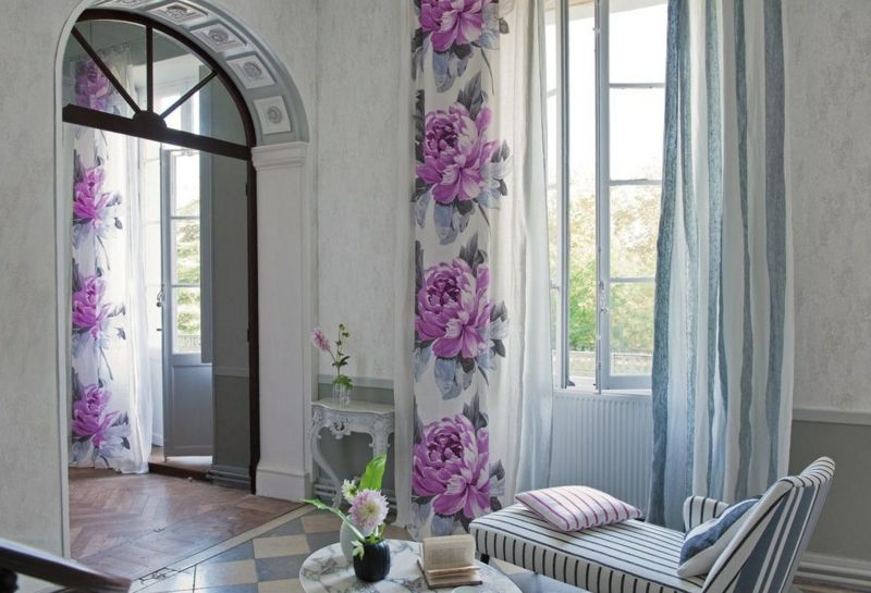 Invite spring into your home with the help of floral curtains