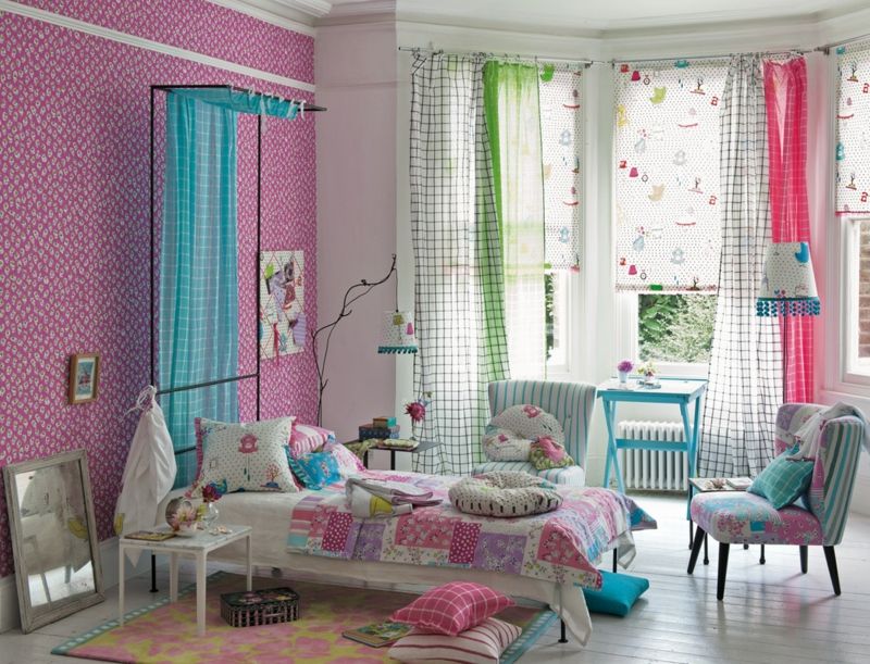 This bedroom invites you to dream about springtime