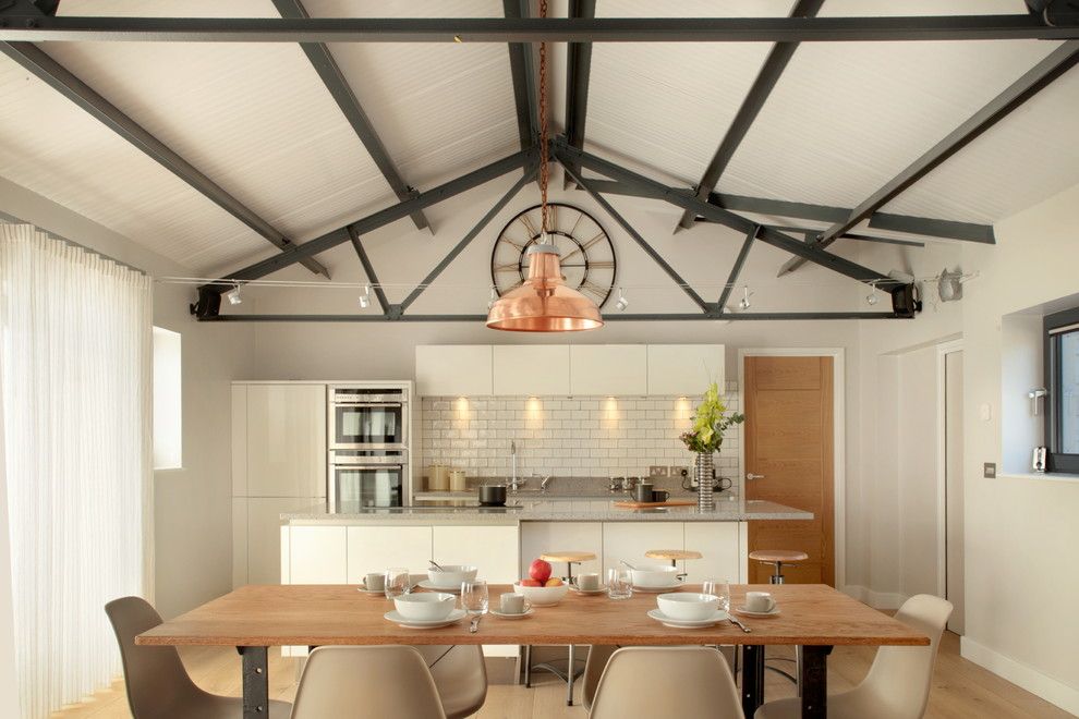Elegant kitchen under a gable roof with warm tones