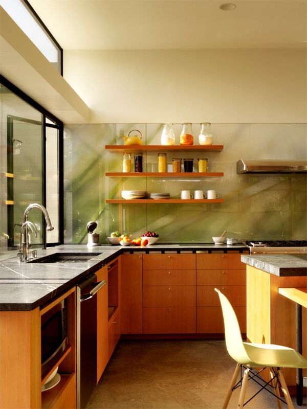 Frei schwebende Wandregale Holz Küche Glaswand
