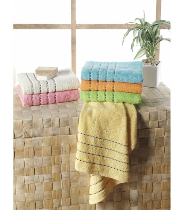 Towels in spring colors for the bathroom