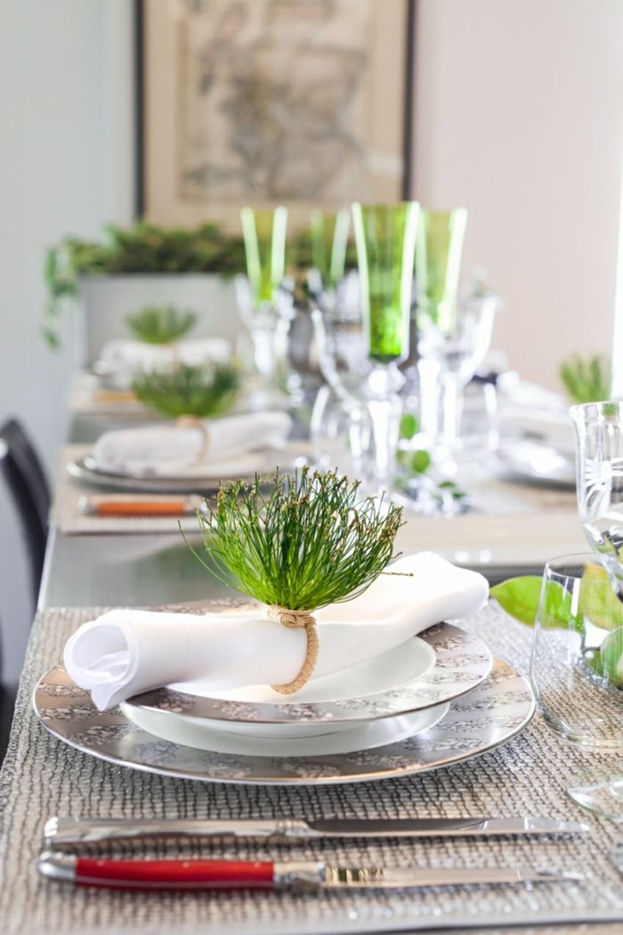 Tischdeko modern weiß grün naturbelassen Nadel Sträußchen