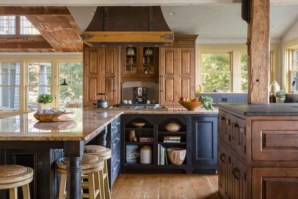 Traditional country kitchen with large countertops