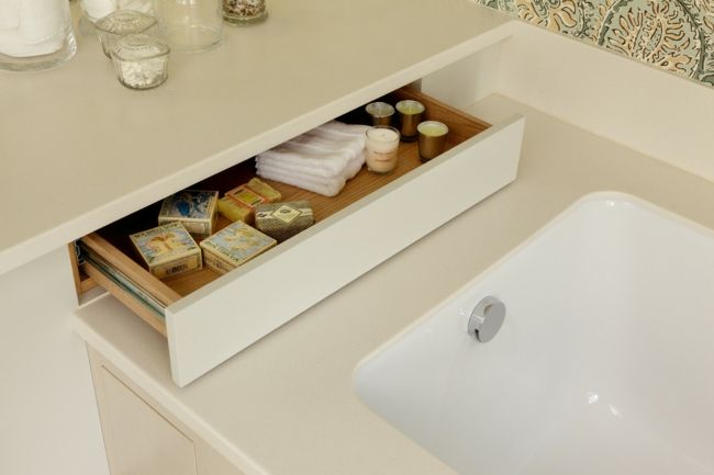 Badezimmer Badewanne Schublade Keramik Interieur Weiß