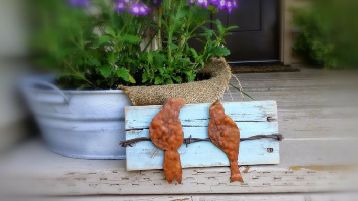 Decoration ideas with birds for outdoors-beautiful bird accessories