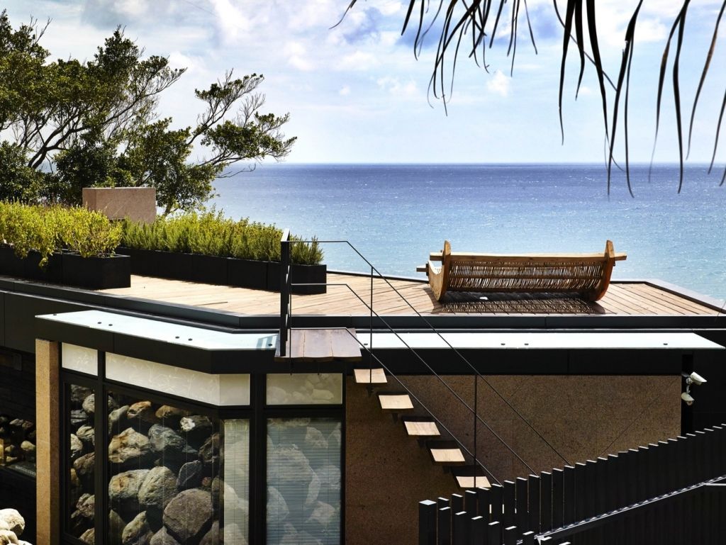 Designhaus Wohnidee Natur Stein Holz Pazifik Außentreppen Panoramafenster